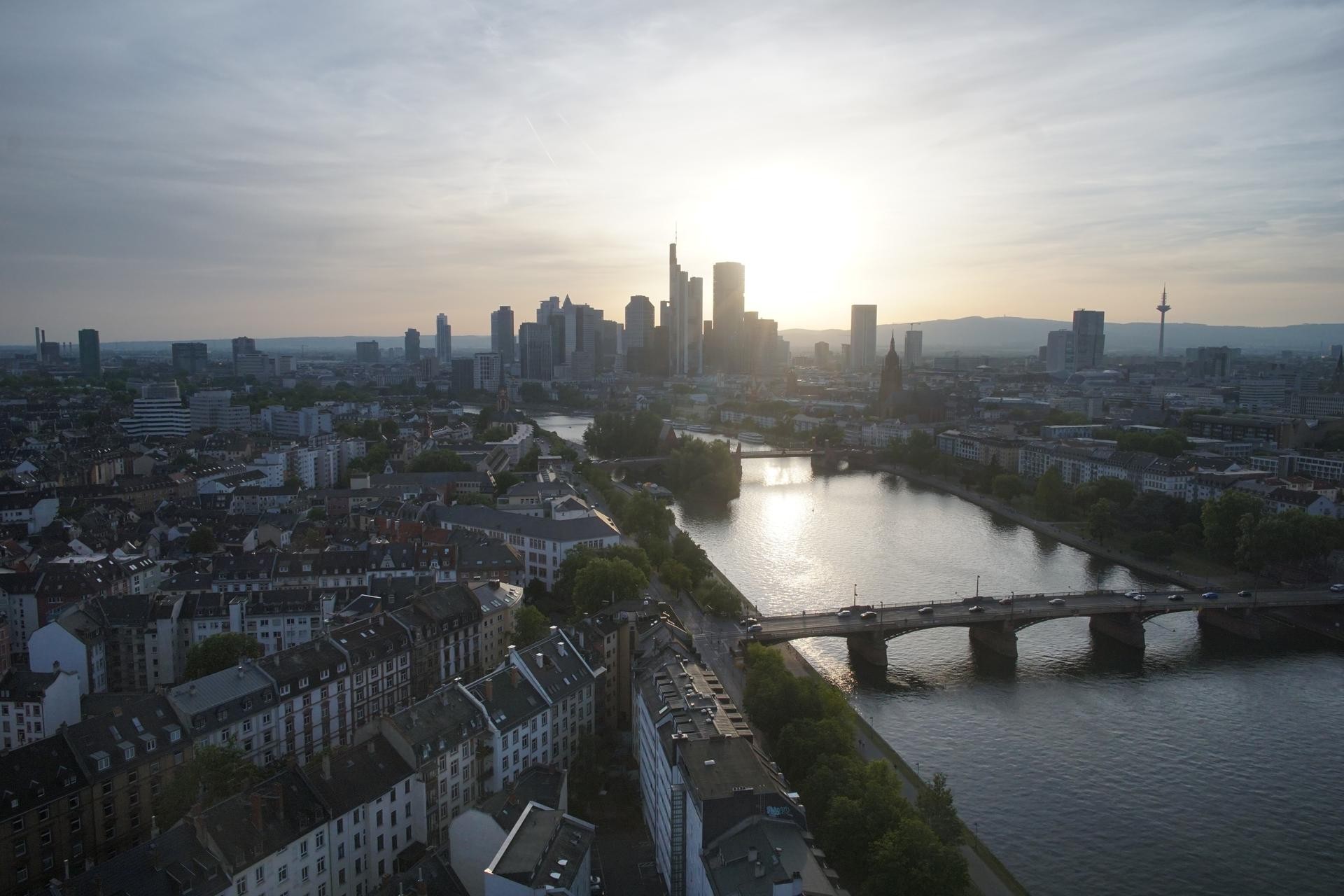 Archived image Webcam Panoramic View over to the Skyline of Frankfurt