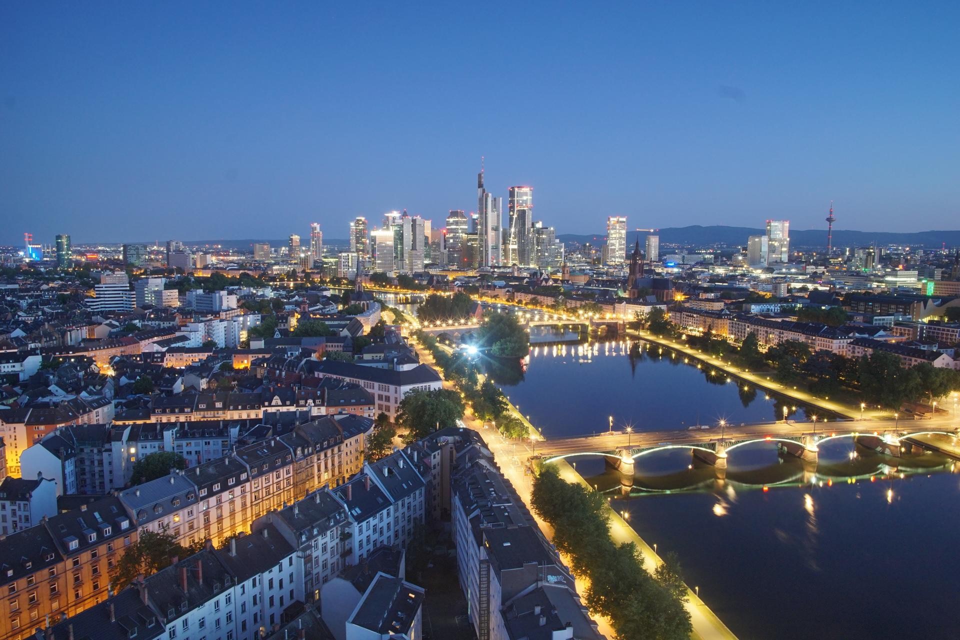 Archived image Webcam Panoramic View over to the Skyline of Frankfurt