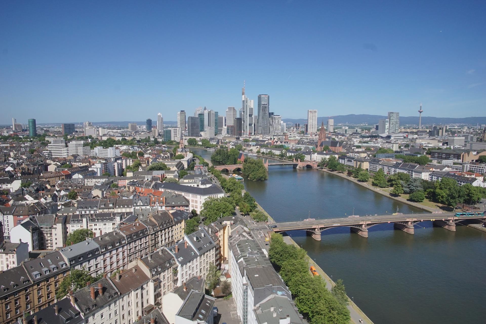 Archived image Webcam Panoramic View over to the Skyline of Frankfurt