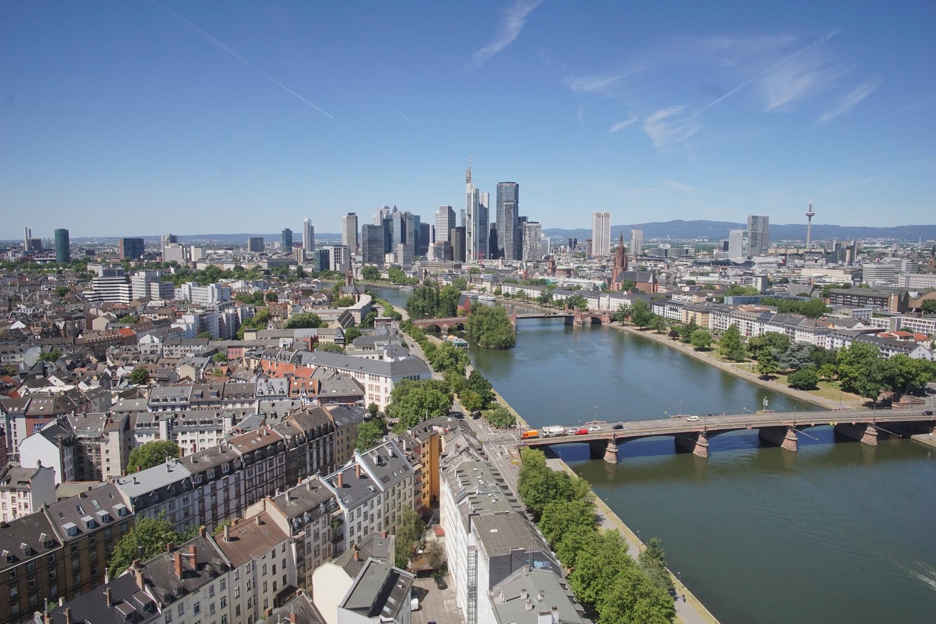 Archived image Webcam Panoramic View over to the Skyline of Frankfurt
