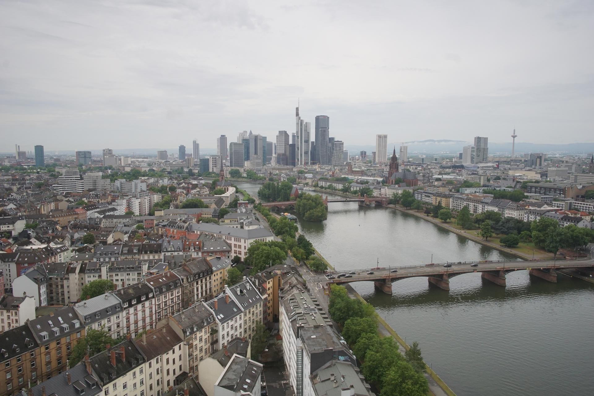 Archived image Webcam Panoramic View over to the Skyline of Frankfurt