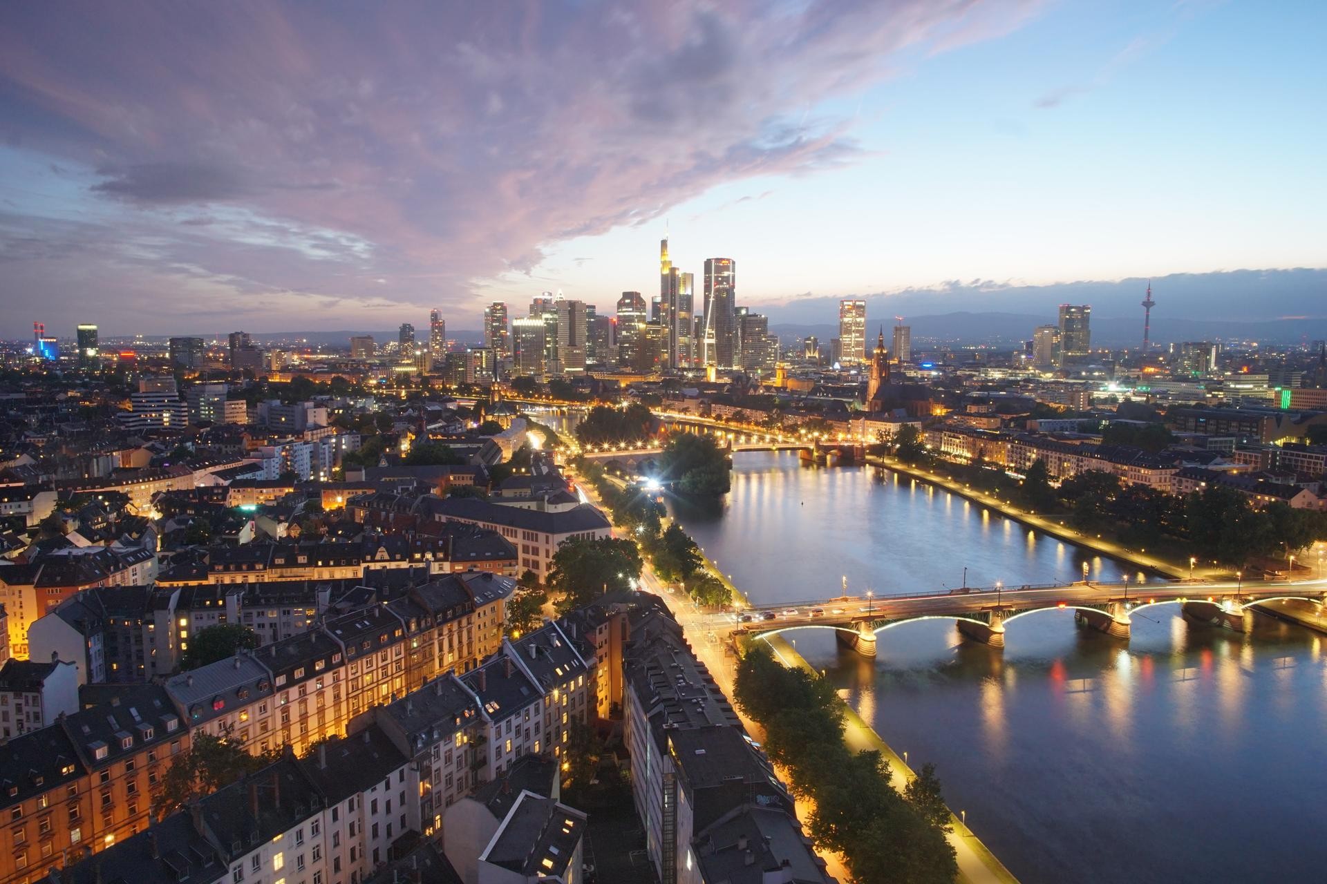 Archived image Webcam Panoramic View over to the Skyline of Frankfurt