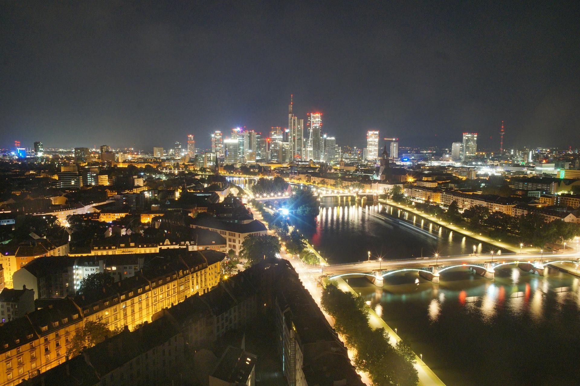 Archived image Webcam Panoramic View over to the Skyline of Frankfurt
