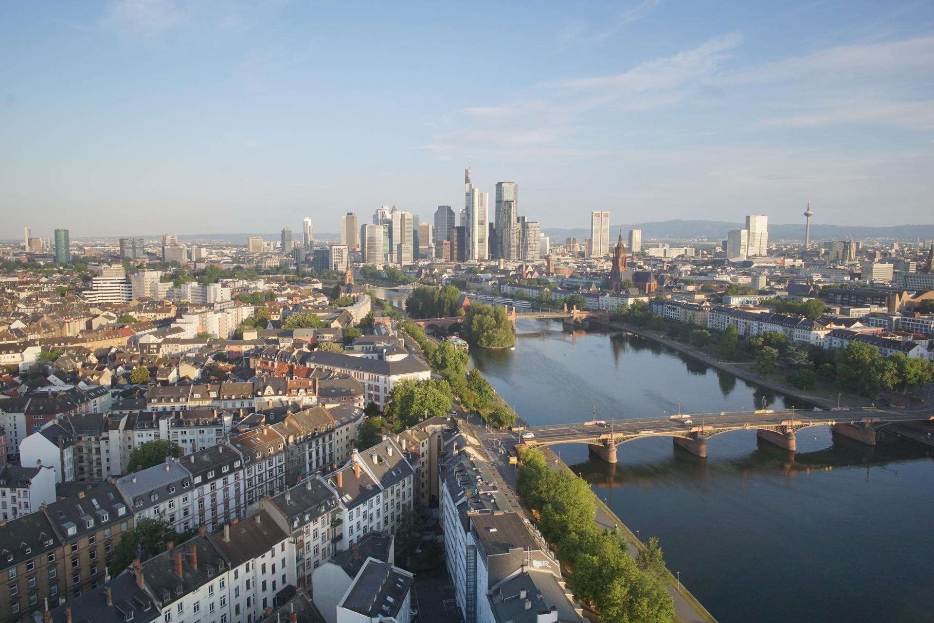 Archived image Webcam Panoramic View over to the Skyline of Frankfurt