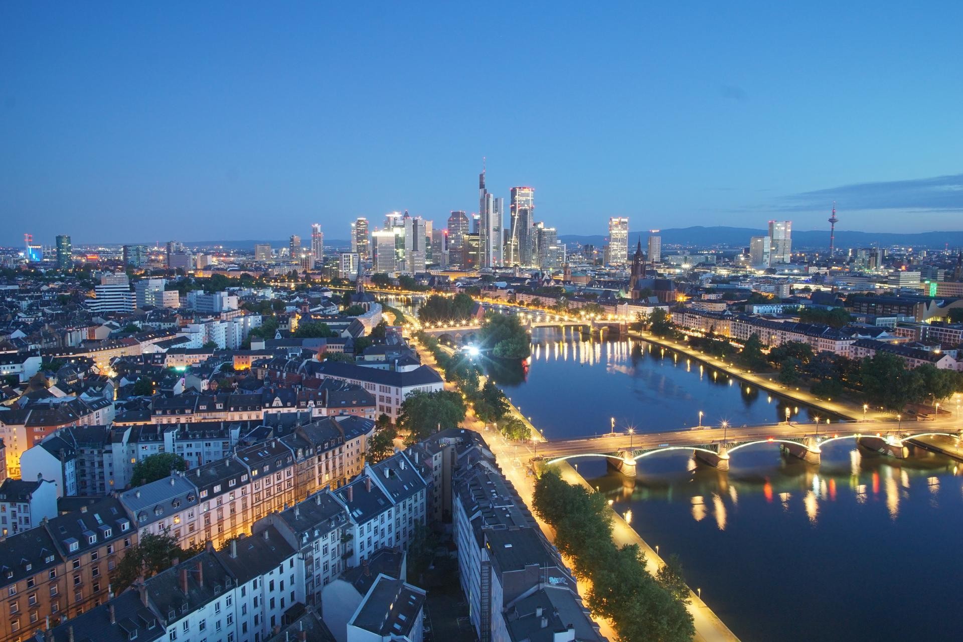 Archived image Webcam Panoramic View over to the Skyline of Frankfurt