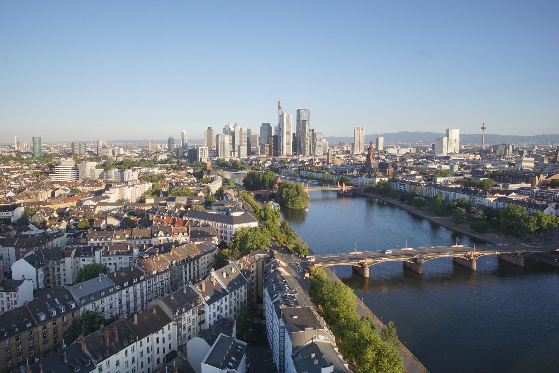 Archived image Webcam Panoramic View over to the Skyline of Frankfurt