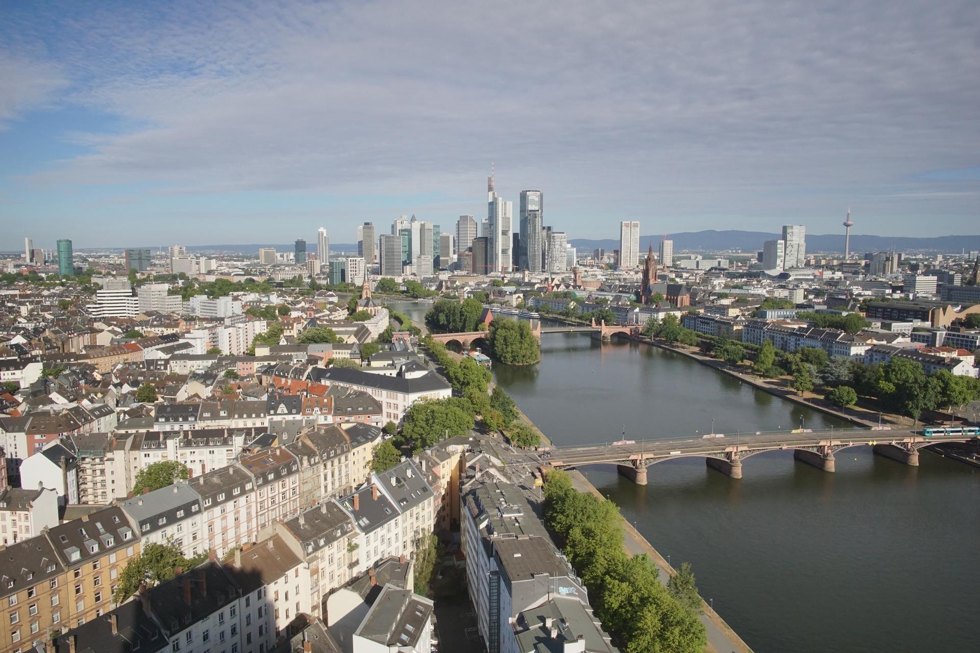 Archived image Webcam Panoramic View over to the Skyline of Frankfurt