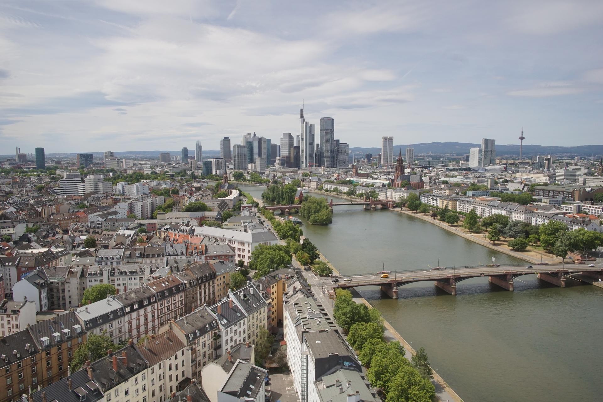 Archived image Webcam Panoramic View over to the Skyline of Frankfurt