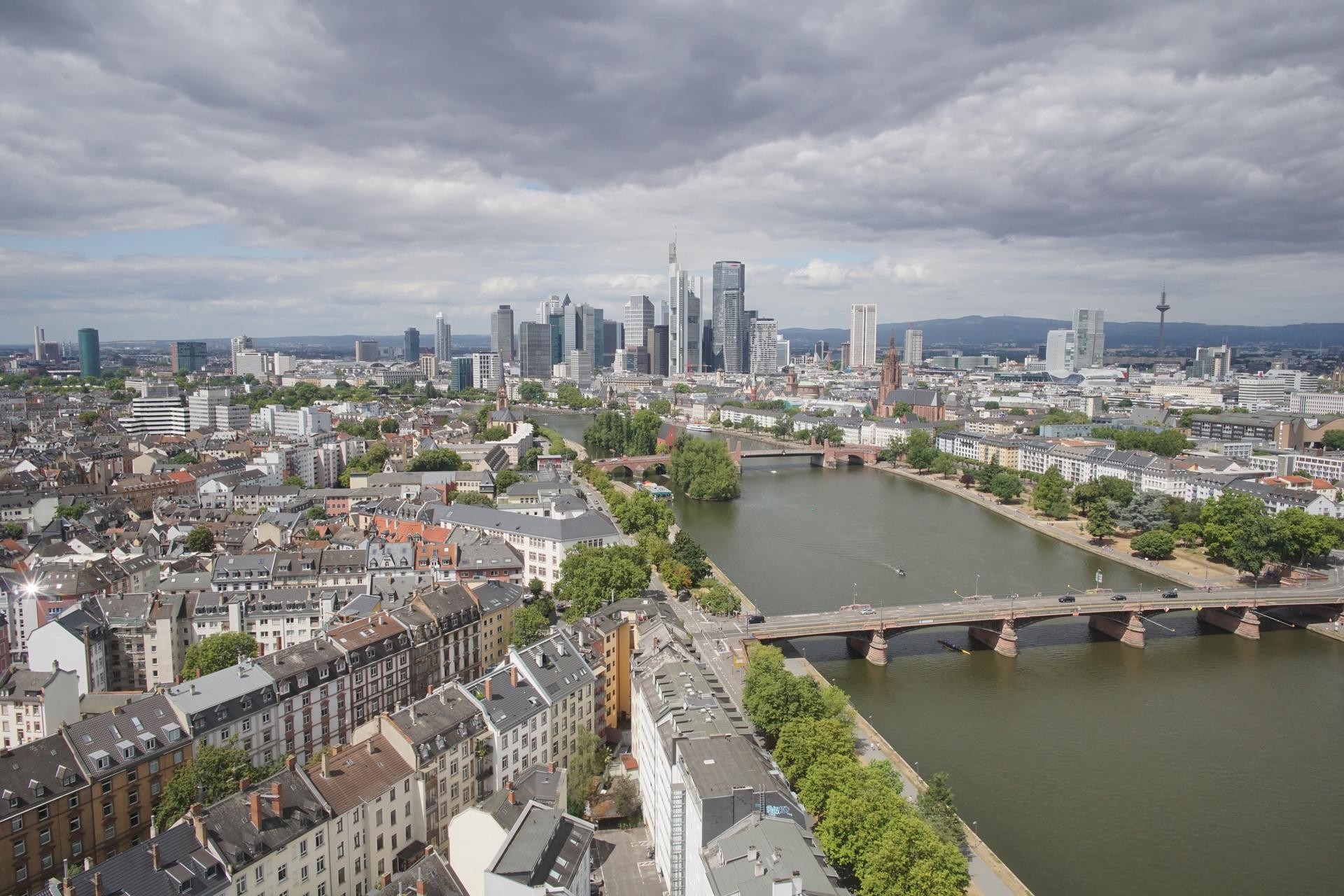 Archived image Webcam Panoramic View over to the Skyline of Frankfurt