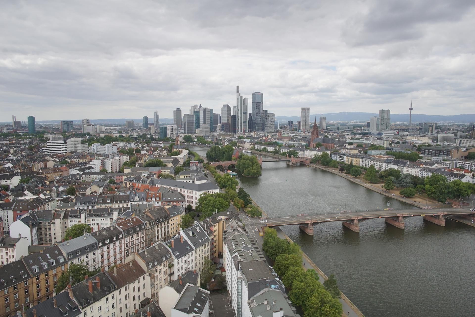 Archived image Webcam Panoramic View over to the Skyline of Frankfurt