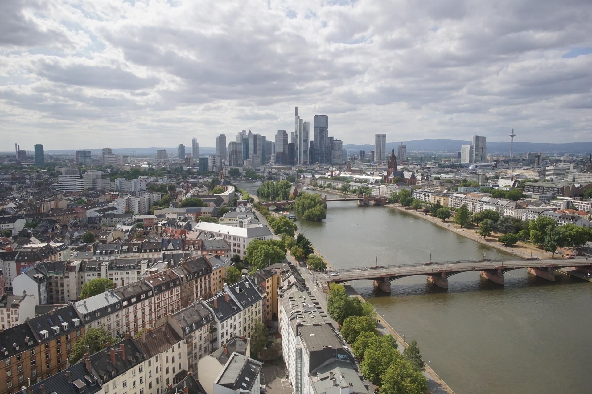 Archived image Webcam Panoramic View over to the Skyline of Frankfurt