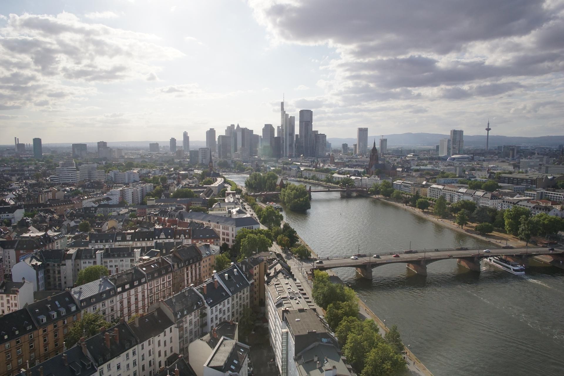 Archived image Webcam Panoramic View over to the Skyline of Frankfurt