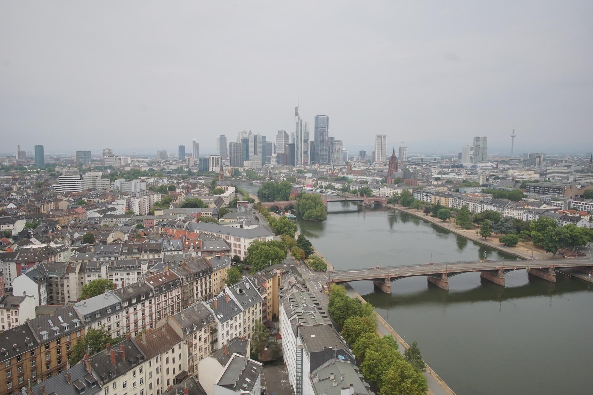 Archived image Webcam Panoramic View over to the Skyline of Frankfurt