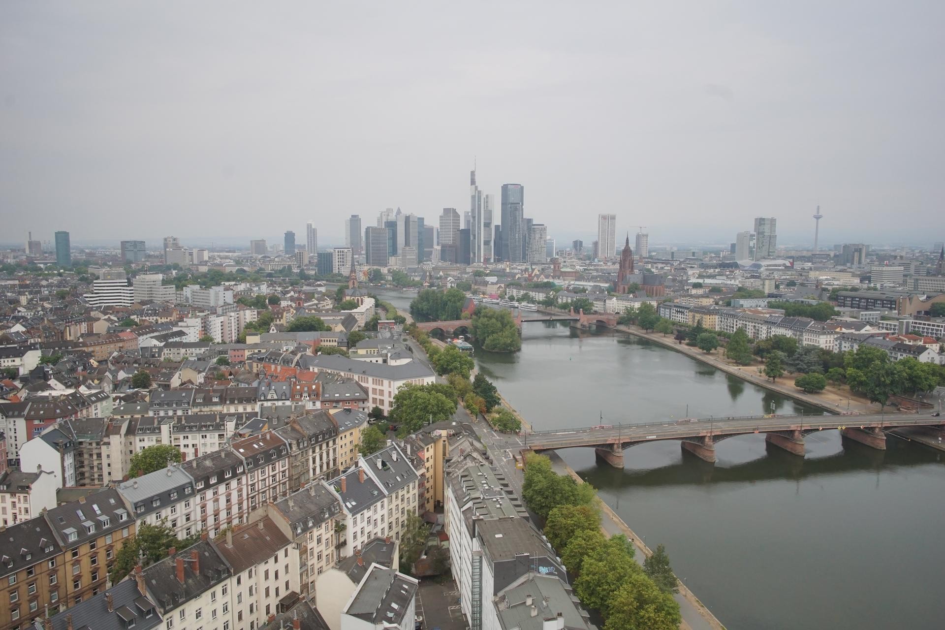 Archived image Webcam Panoramic View over to the Skyline of Frankfurt