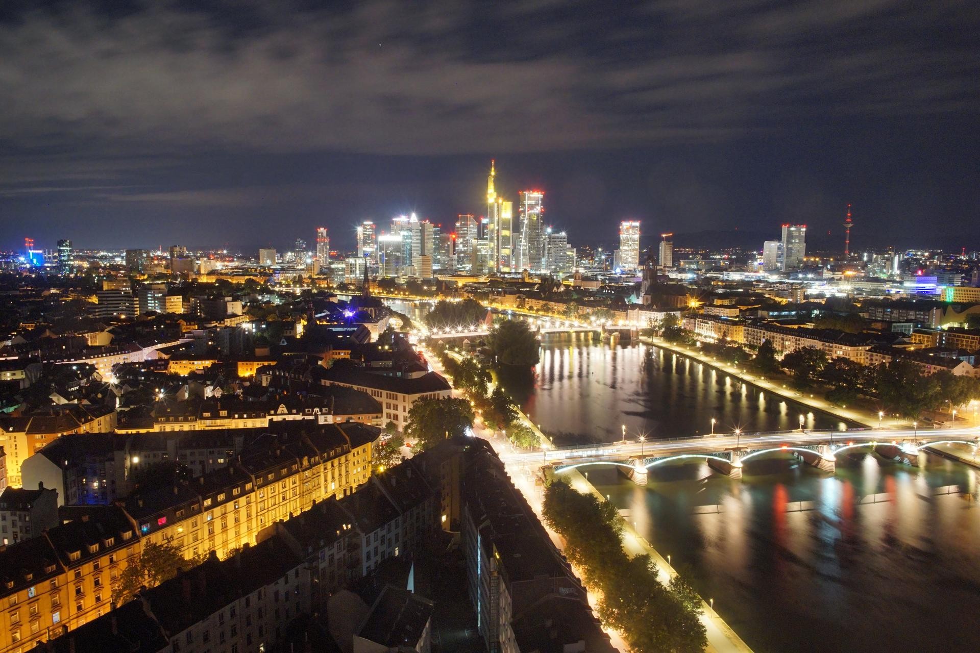 Archived image Webcam Panoramic View over to the Skyline of Frankfurt