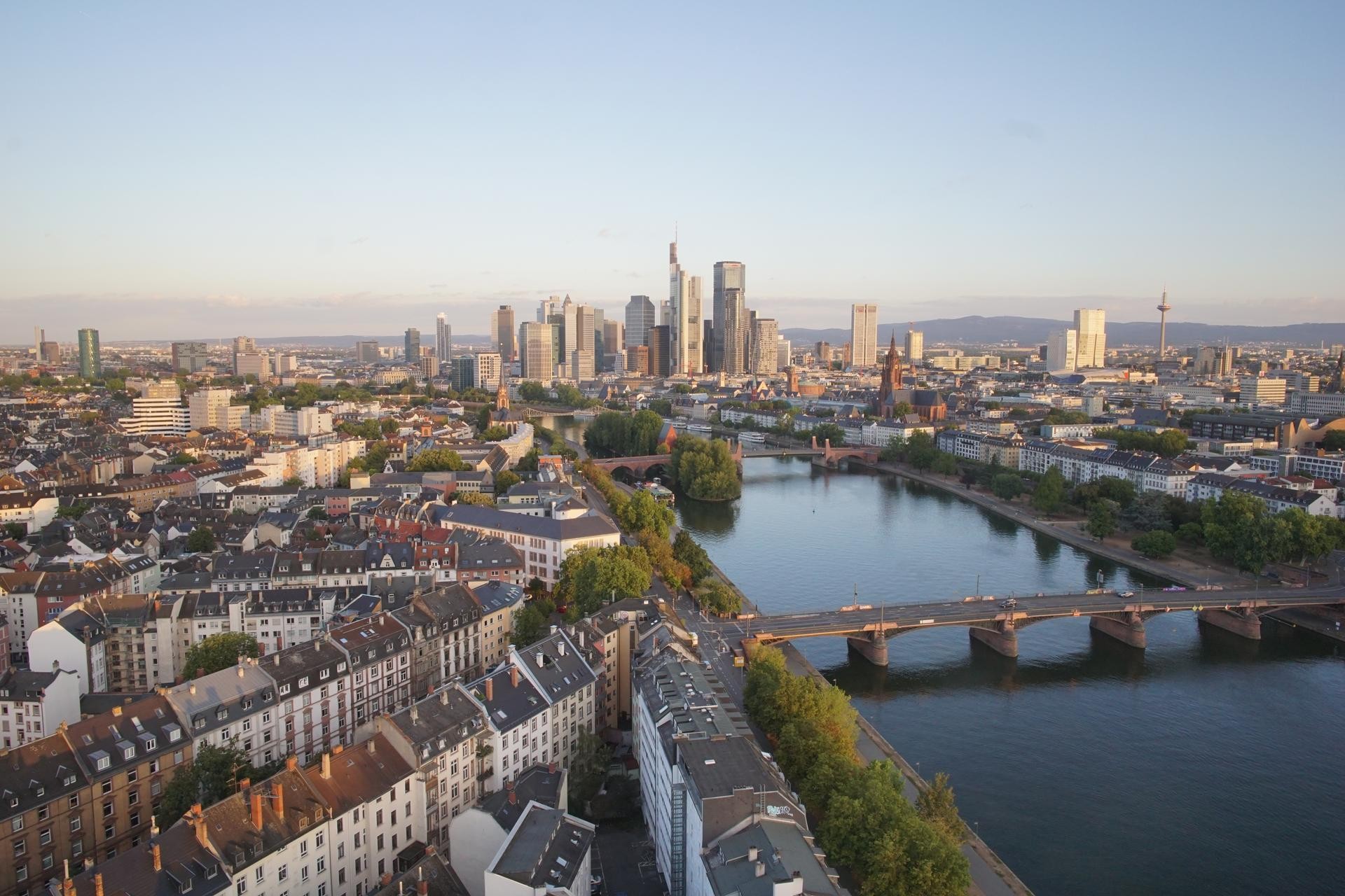 Archived image Webcam Panoramic View over to the Skyline of Frankfurt