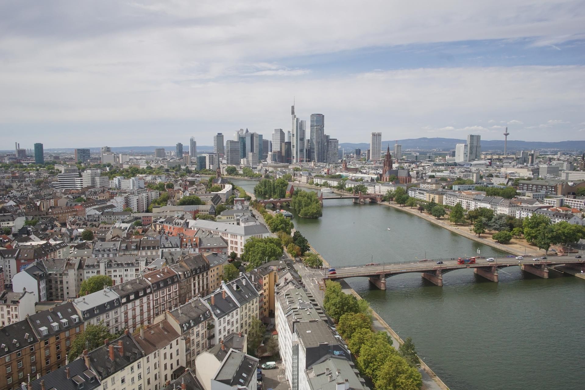 Archived image Webcam Panoramic View over to the Skyline of Frankfurt