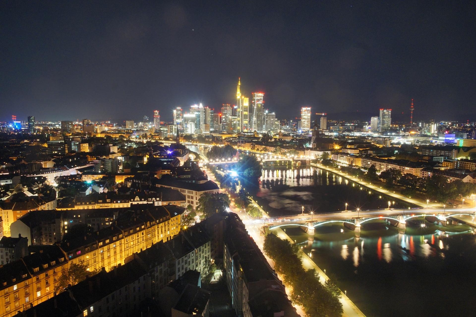 Archived image Webcam Panoramic View over to the Skyline of Frankfurt