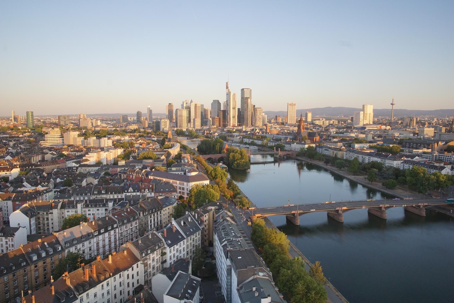 Archived image Webcam Panoramic View over to the Skyline of Frankfurt