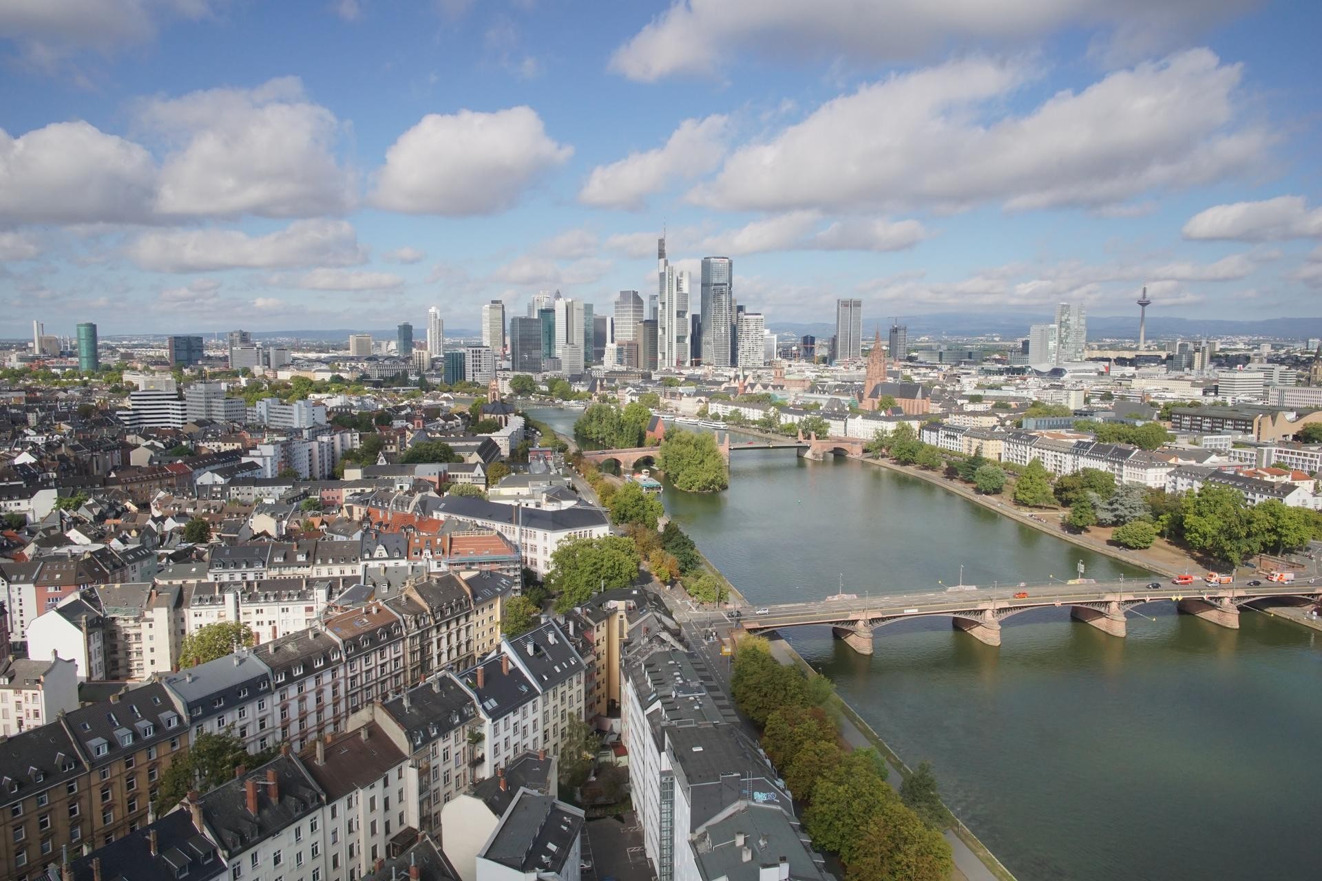 Archived image Webcam Panoramic View over to the Skyline of Frankfurt