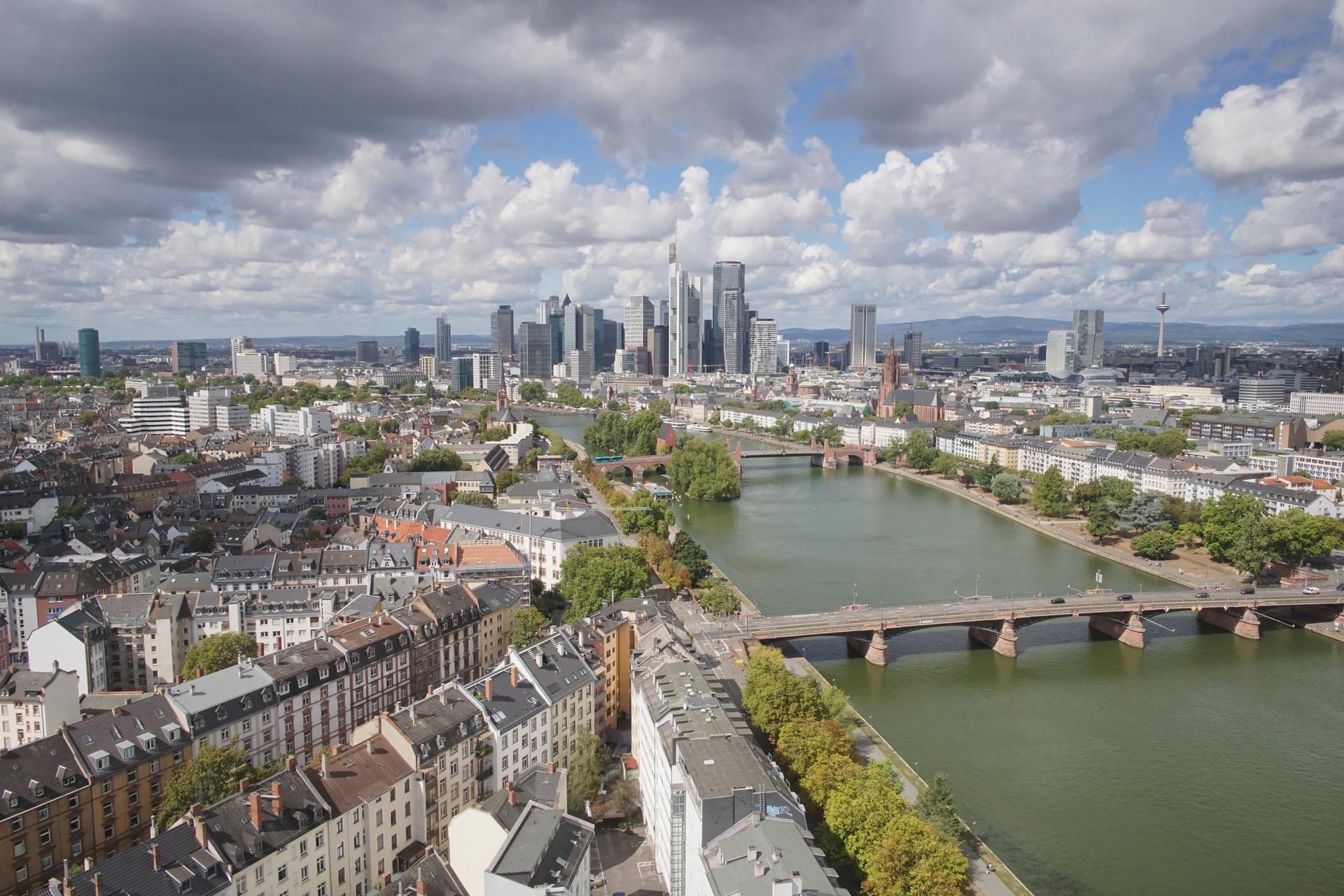 Archived image Webcam Panoramic View over to the Skyline of Frankfurt