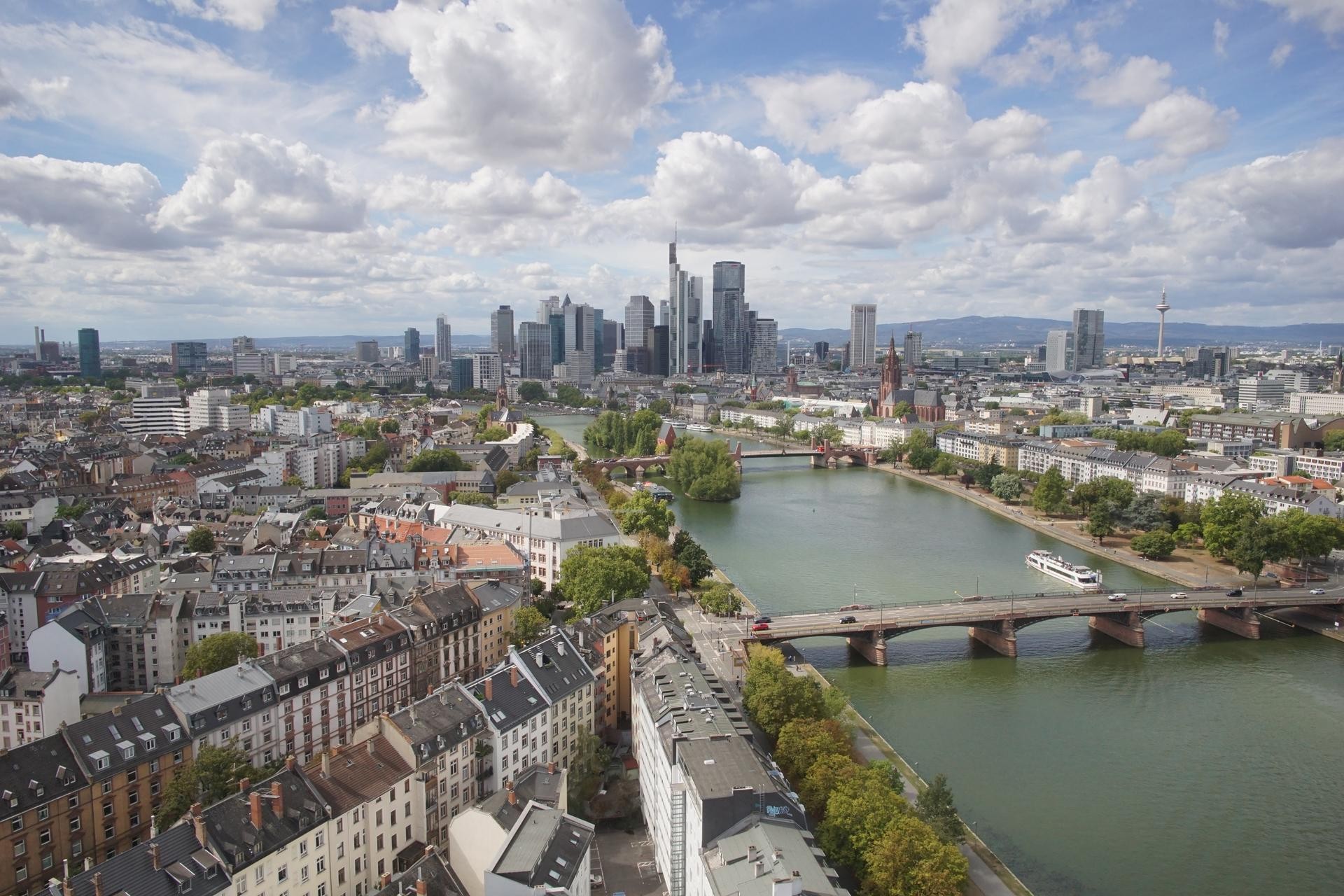Archived image Webcam Panoramic View over to the Skyline of Frankfurt