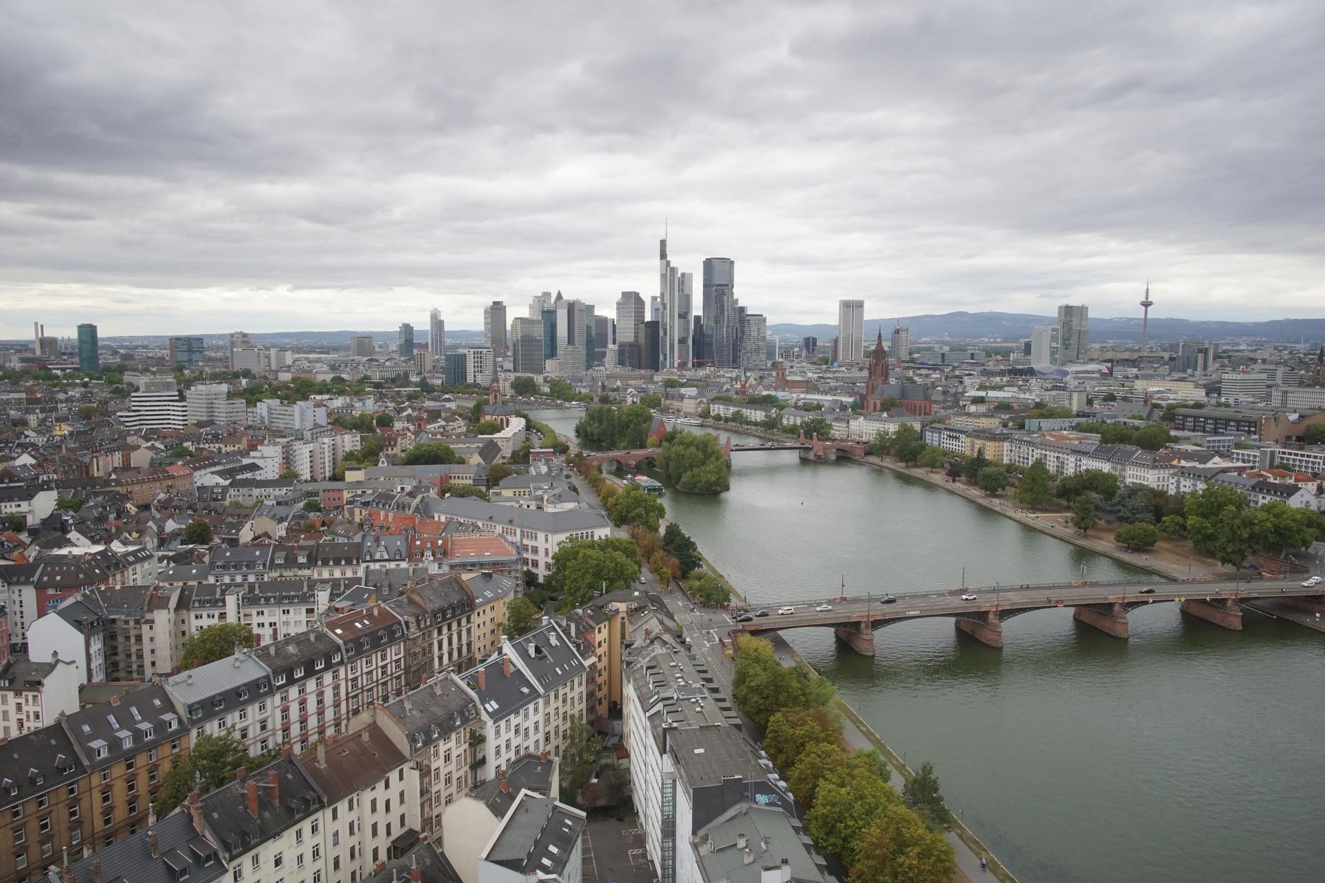 Archived image Webcam Panoramic View over to the Skyline of Frankfurt