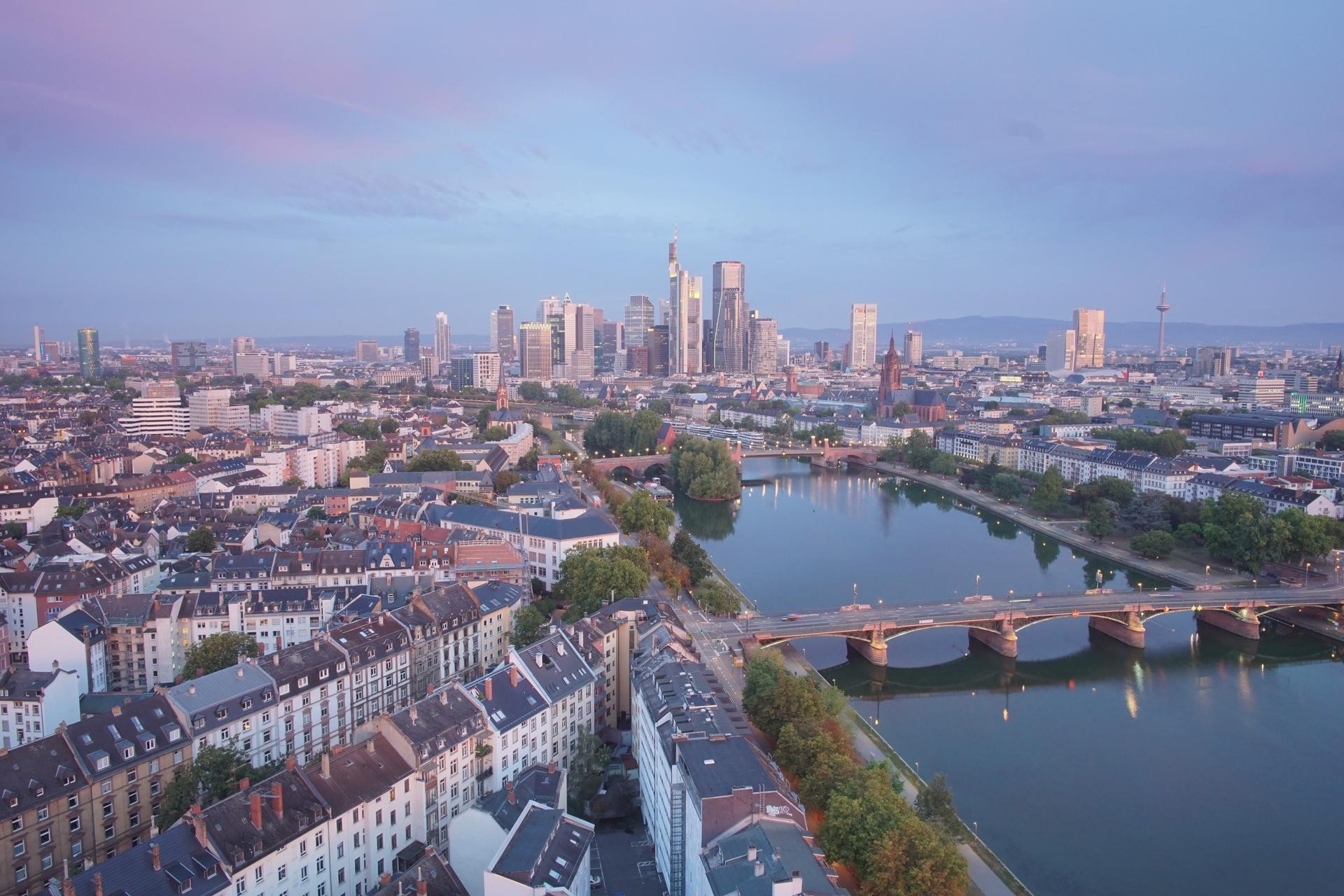 Archived image Webcam Panoramic View over to the Skyline of Frankfurt