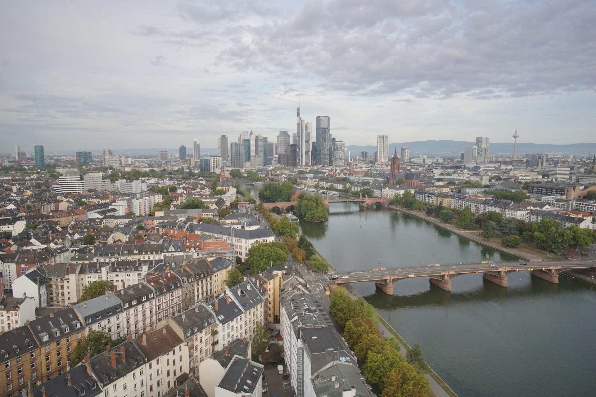 Archived image Webcam Panoramic View over to the Skyline of Frankfurt