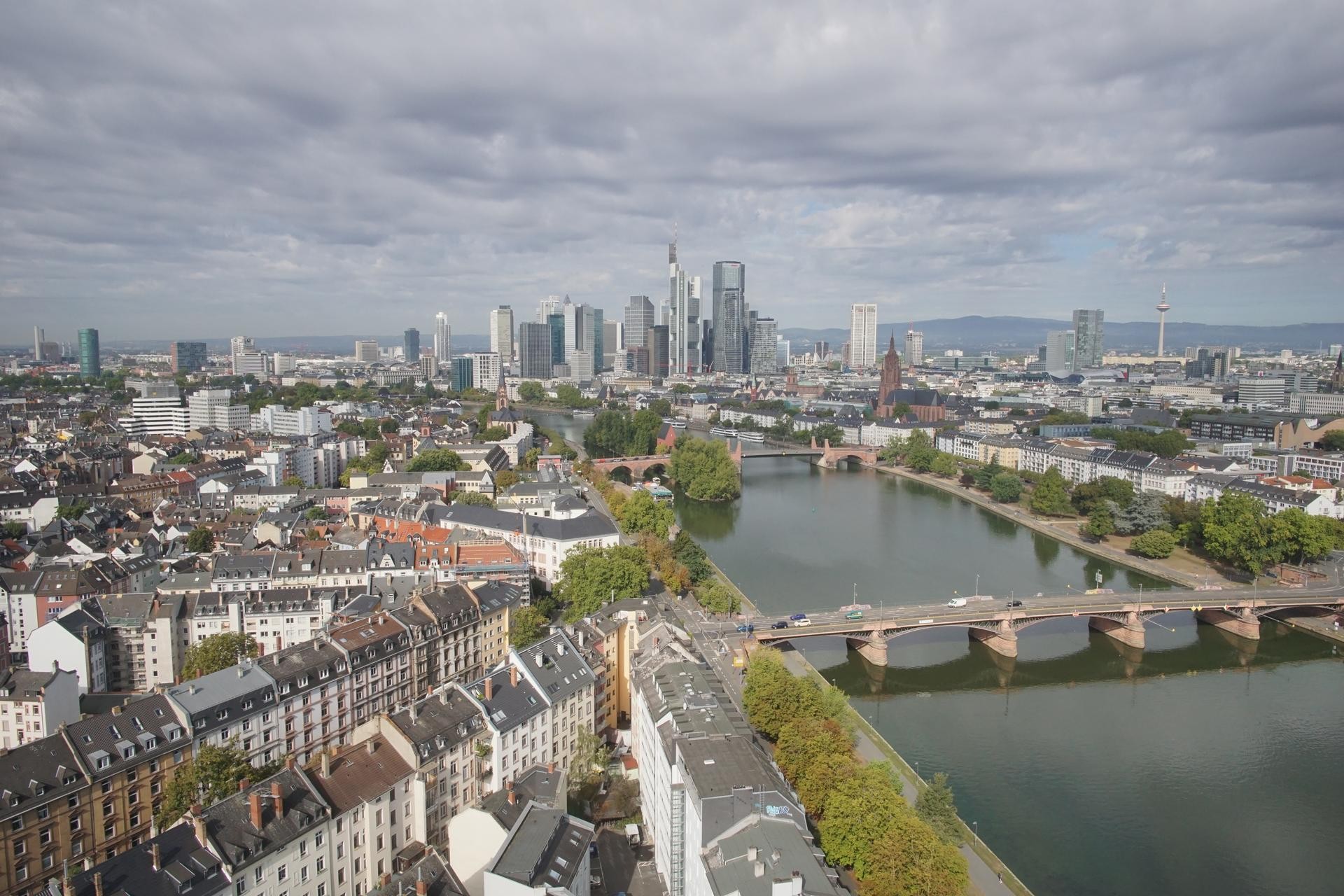 Archived image Webcam Panoramic View over to the Skyline of Frankfurt