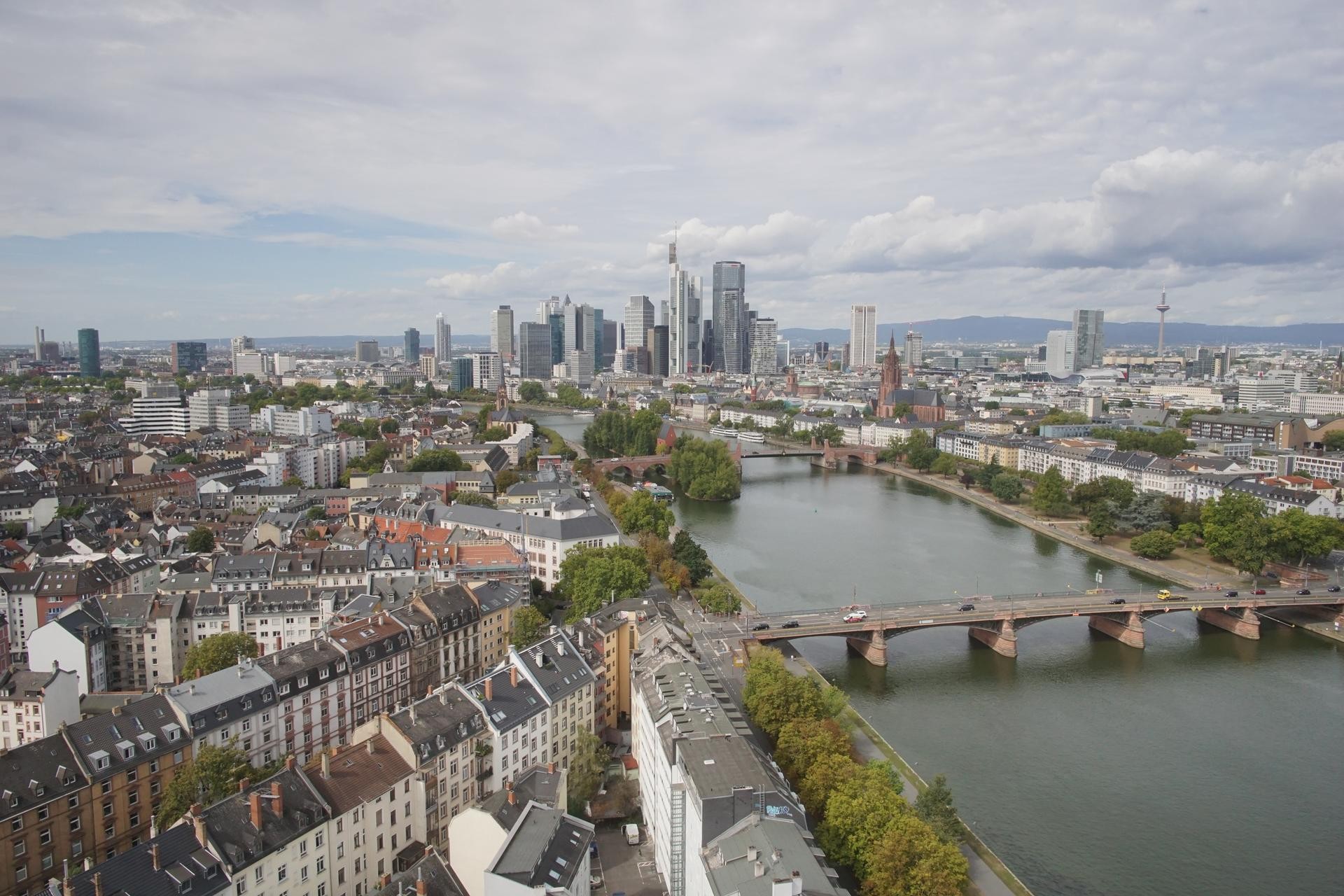 Archived image Webcam Panoramic View over to the Skyline of Frankfurt