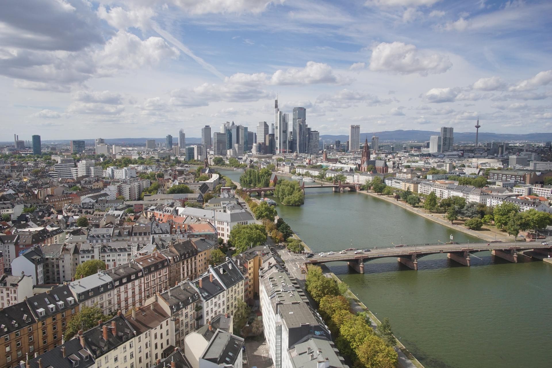 Archived image Webcam Panoramic View over to the Skyline of Frankfurt