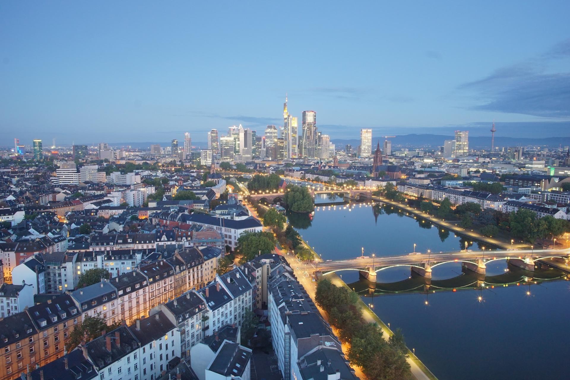 Archived image Webcam Panoramic View over to the Skyline of Frankfurt