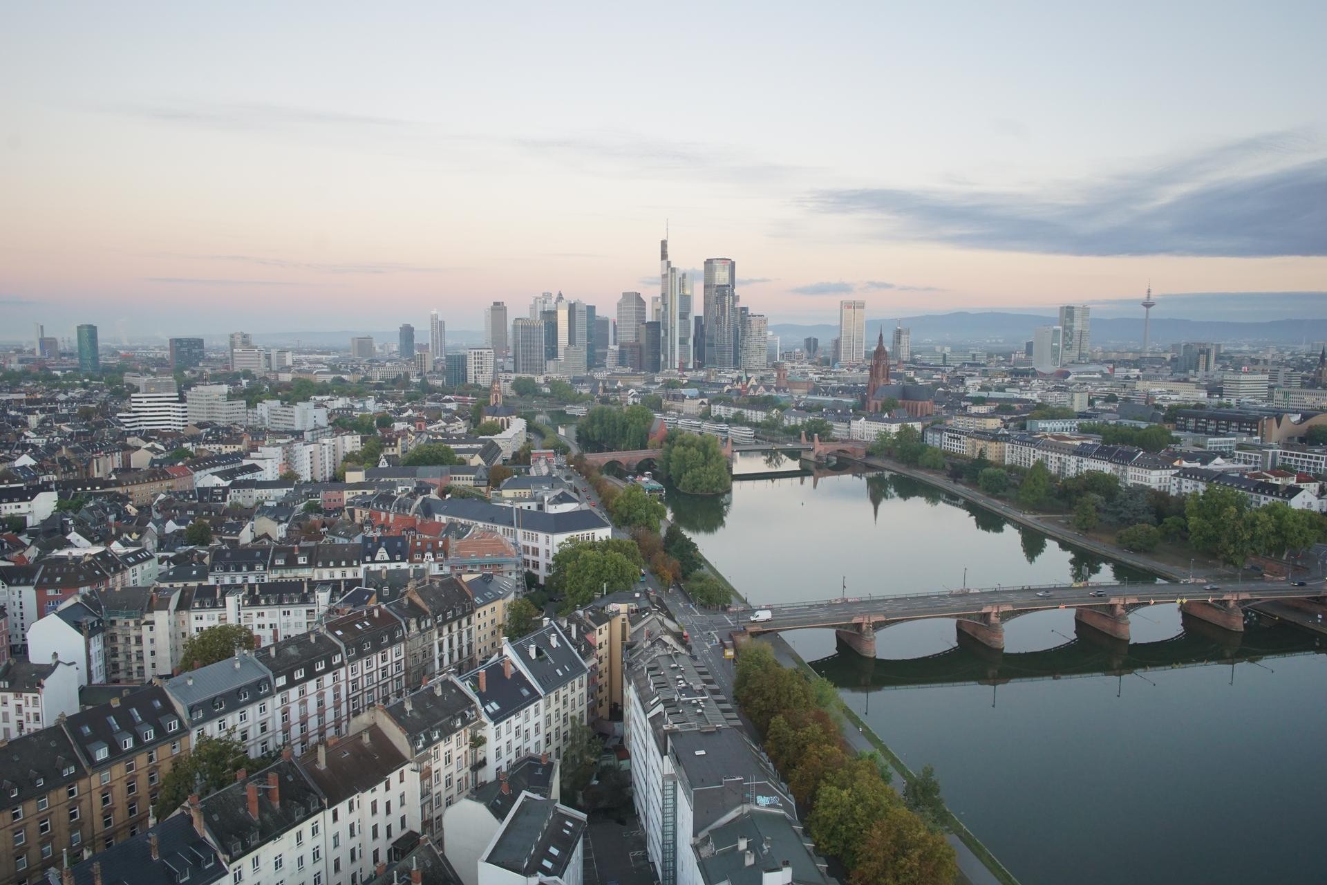 Archived image Webcam Panoramic View over to the Skyline of Frankfurt