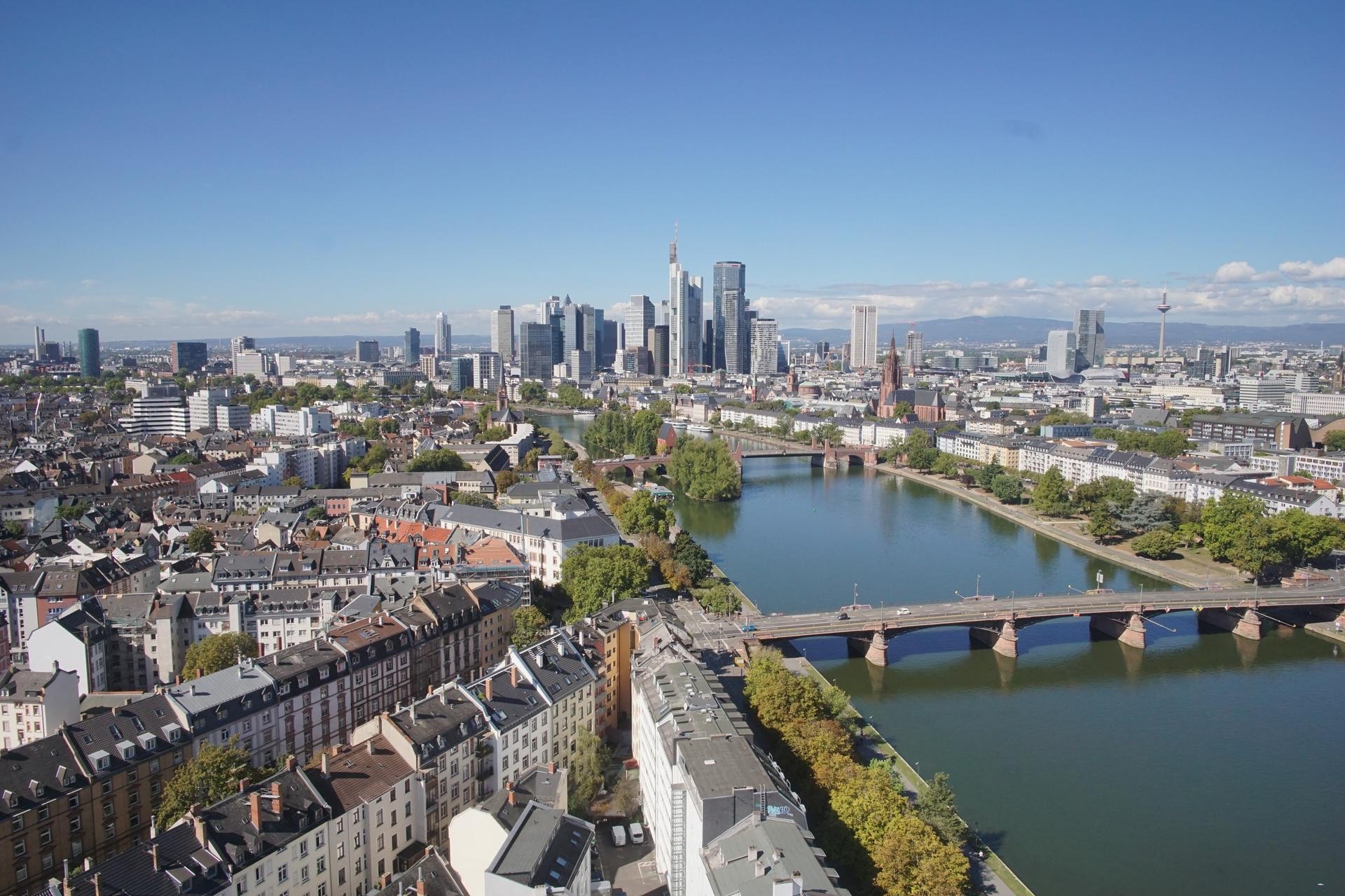 Archived image Webcam Panoramic View over to the Skyline of Frankfurt