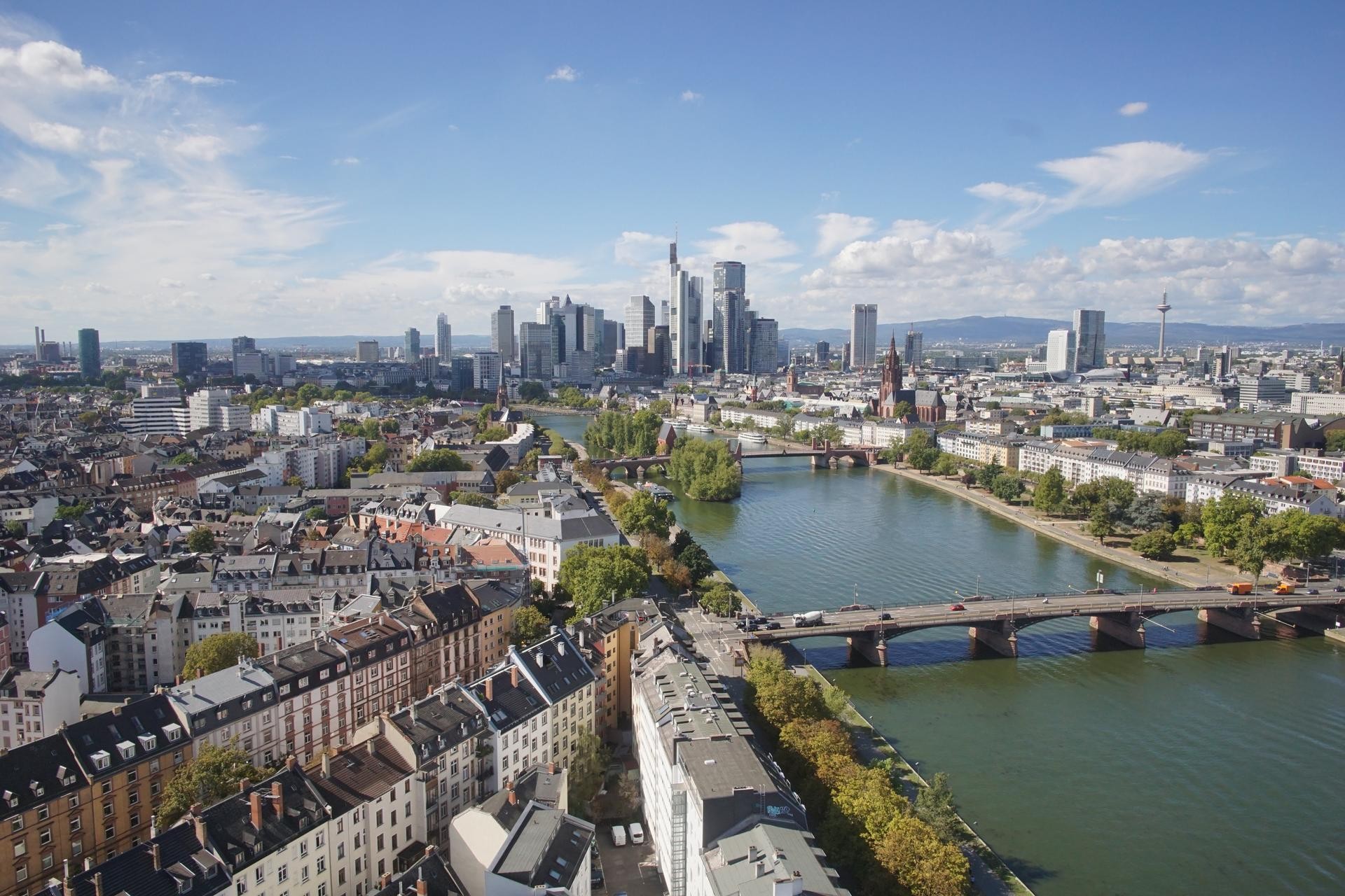 Archived image Webcam Panoramic View over to the Skyline of Frankfurt
