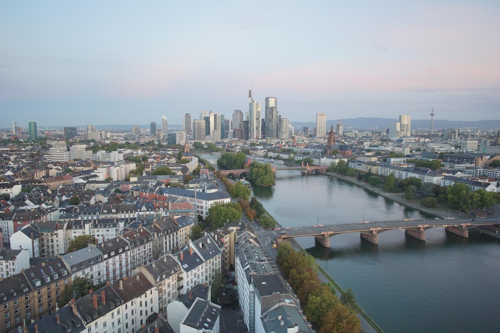 Archived image Webcam Panoramic View over to the Skyline of Frankfurt