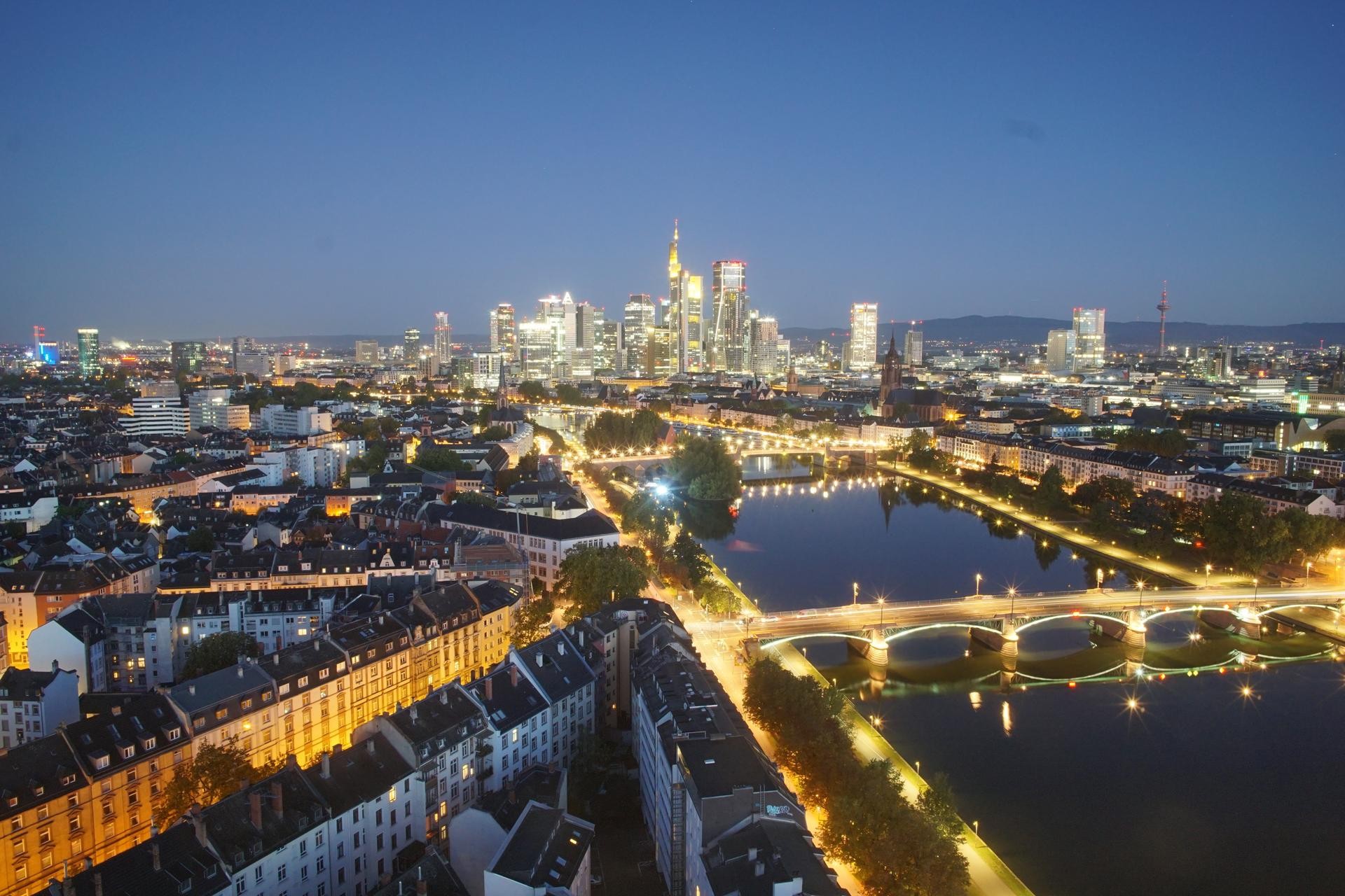 Archived image Webcam Panoramic View over to the Skyline of Frankfurt