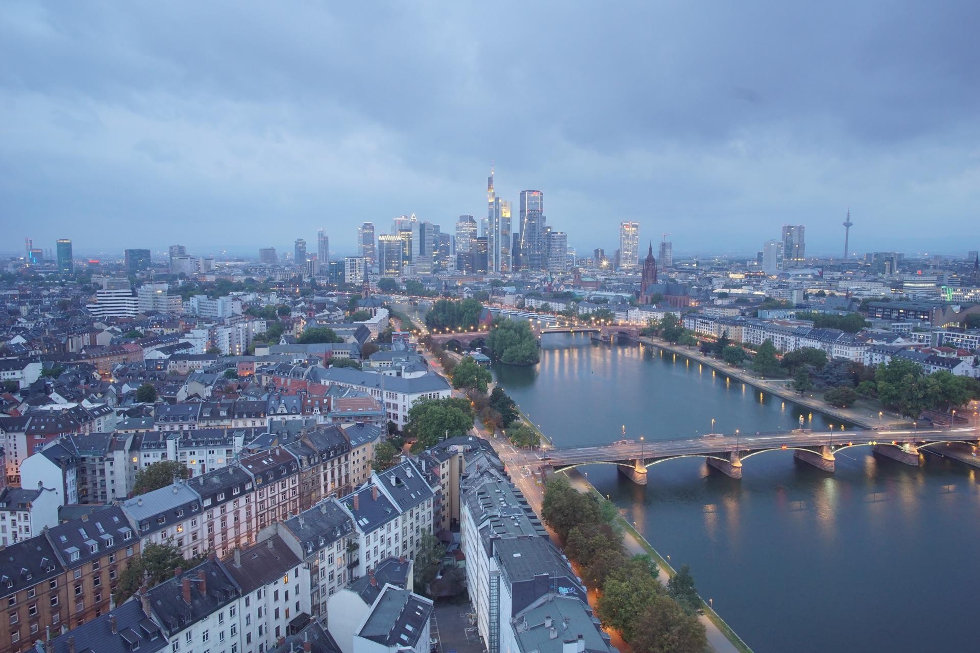 Archived image Webcam Panoramic View over to the Skyline of Frankfurt
