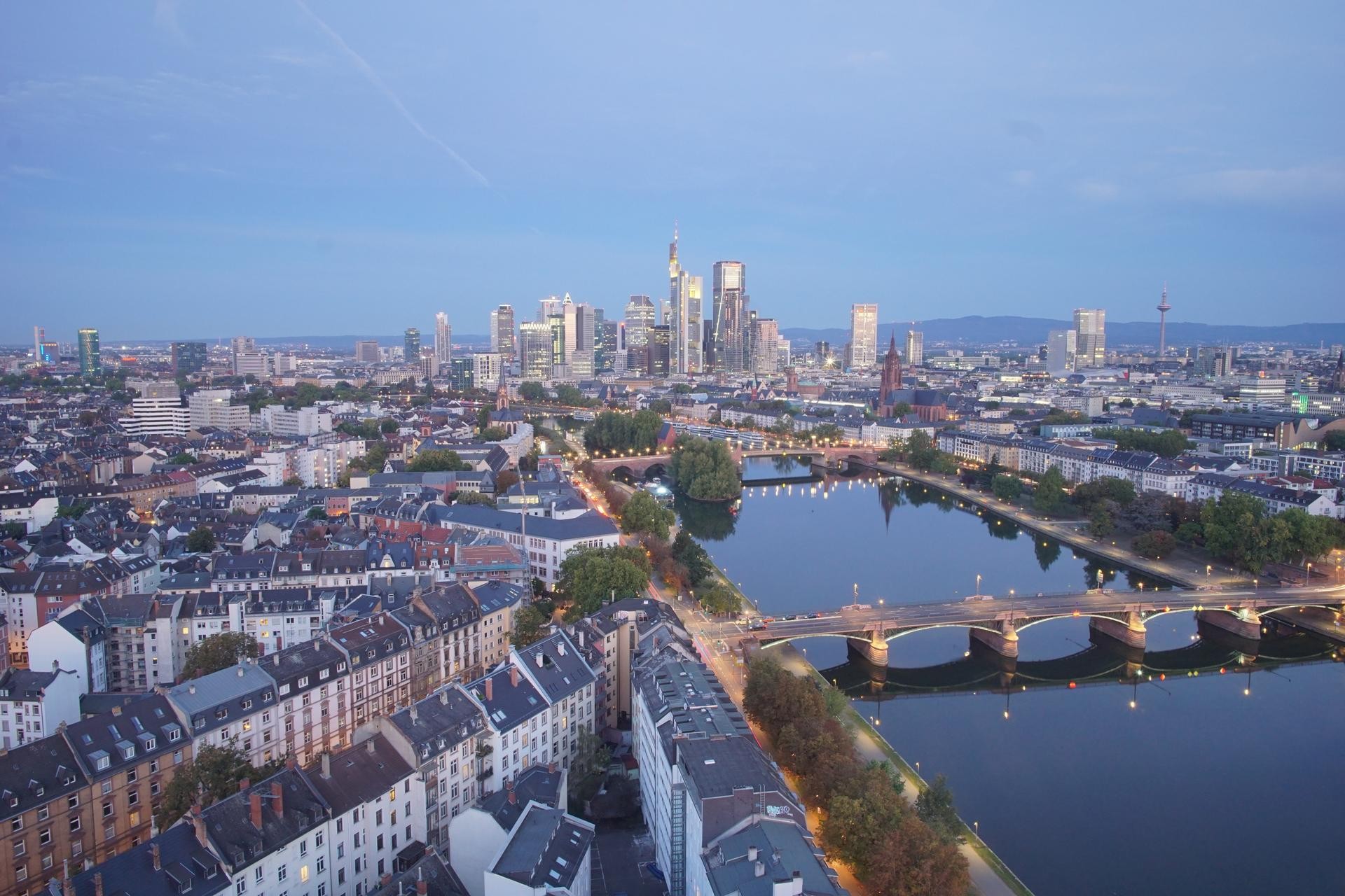 Archived image Webcam Panoramic View over to the Skyline of Frankfurt