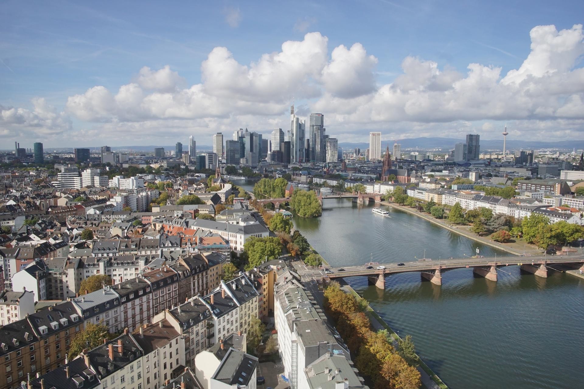 Archived image Webcam Panoramic View over to the Skyline of Frankfurt