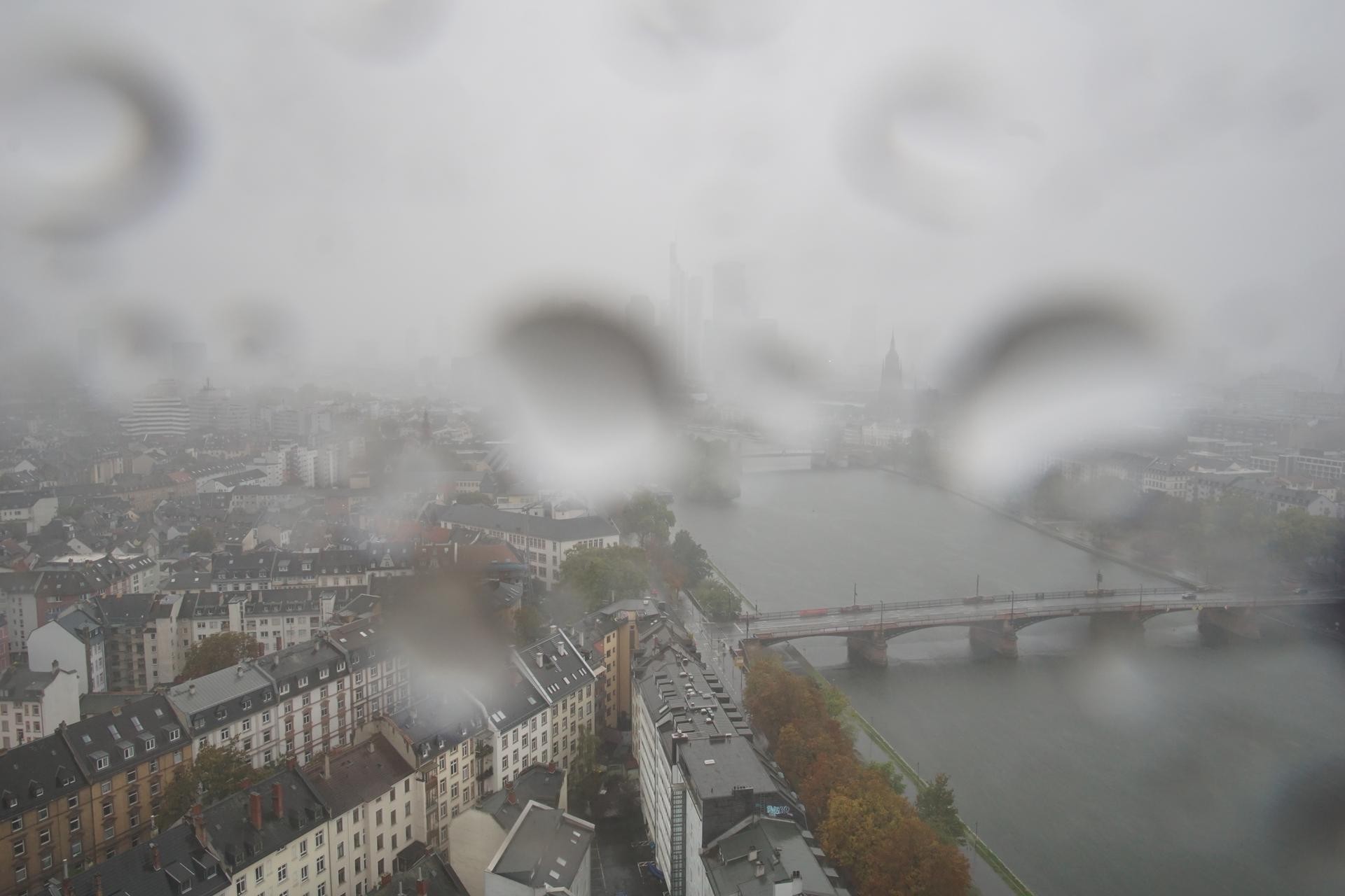 Archived image Webcam Panoramic View over to the Skyline of Frankfurt