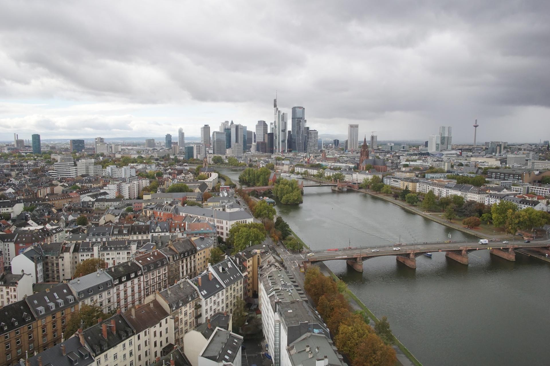 Archived image Webcam Panoramic View over to the Skyline of Frankfurt
