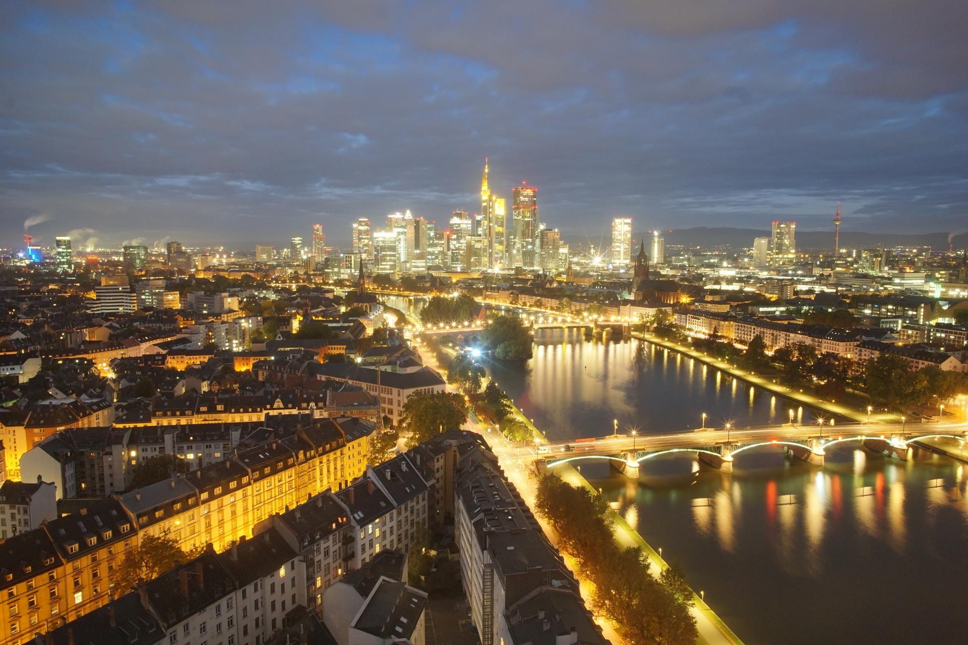 Archived image Webcam Panoramic View over to the Skyline of Frankfurt