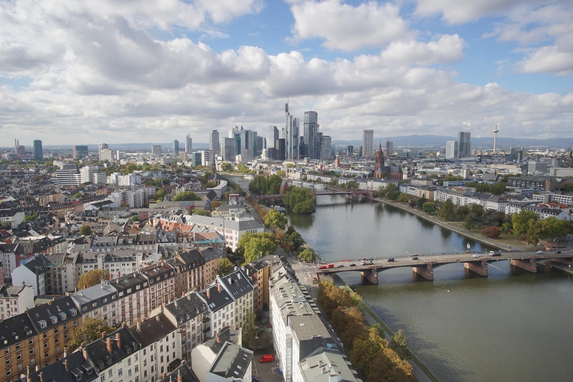 Archived image Webcam Panoramic View over to the Skyline of Frankfurt