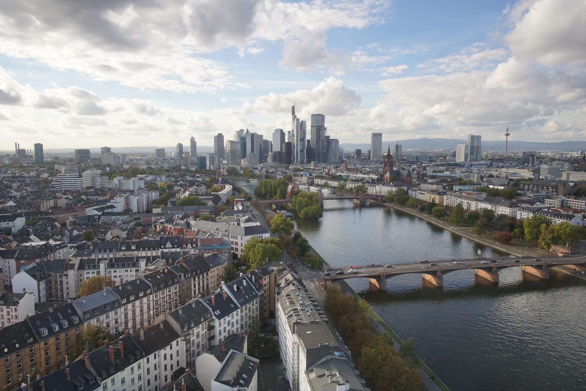 Archived image Webcam Panoramic View over to the Skyline of Frankfurt