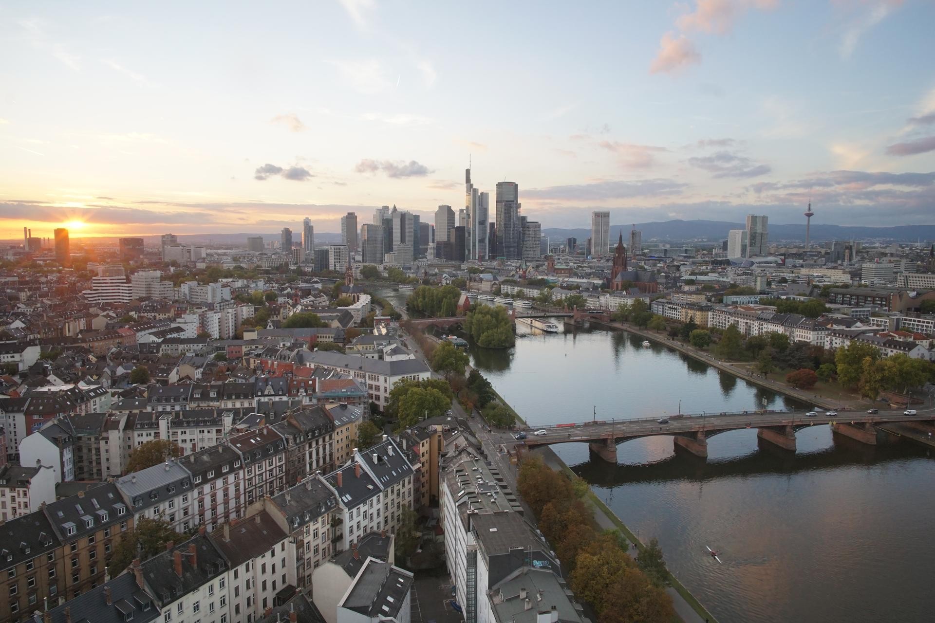 Archived image Webcam Panoramic View over to the Skyline of Frankfurt