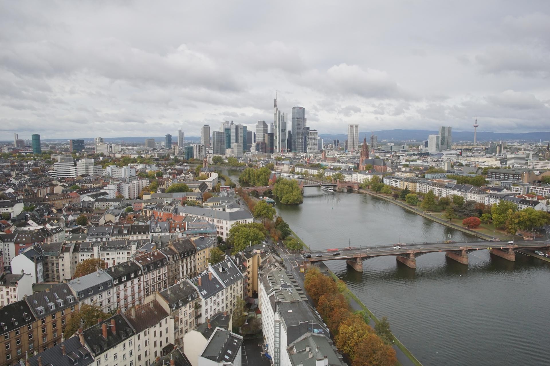 Archived image Webcam Panoramic View over to the Skyline of Frankfurt