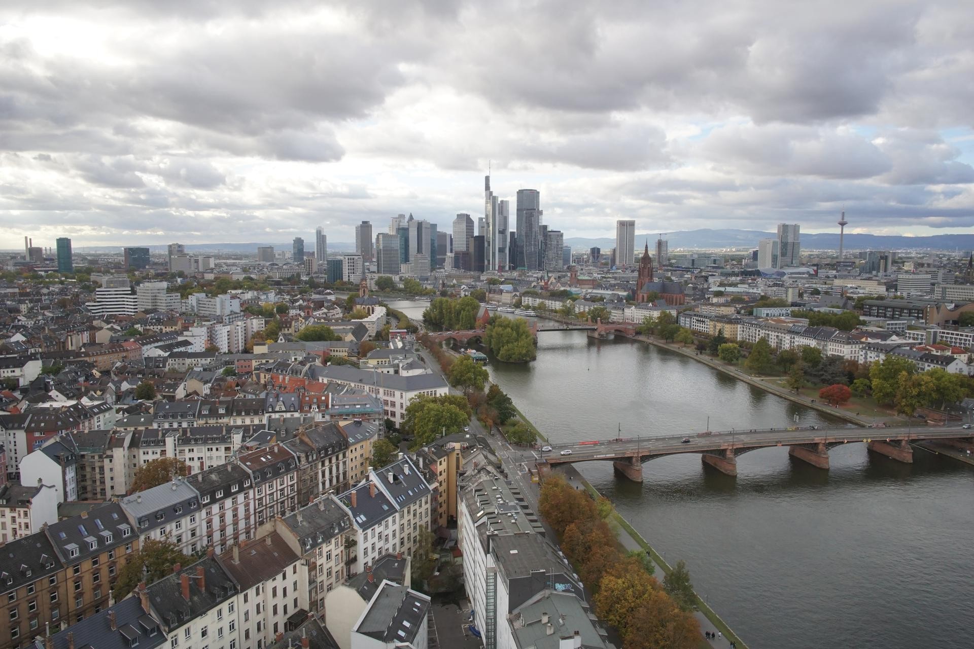 Archived image Webcam Panoramic View over to the Skyline of Frankfurt