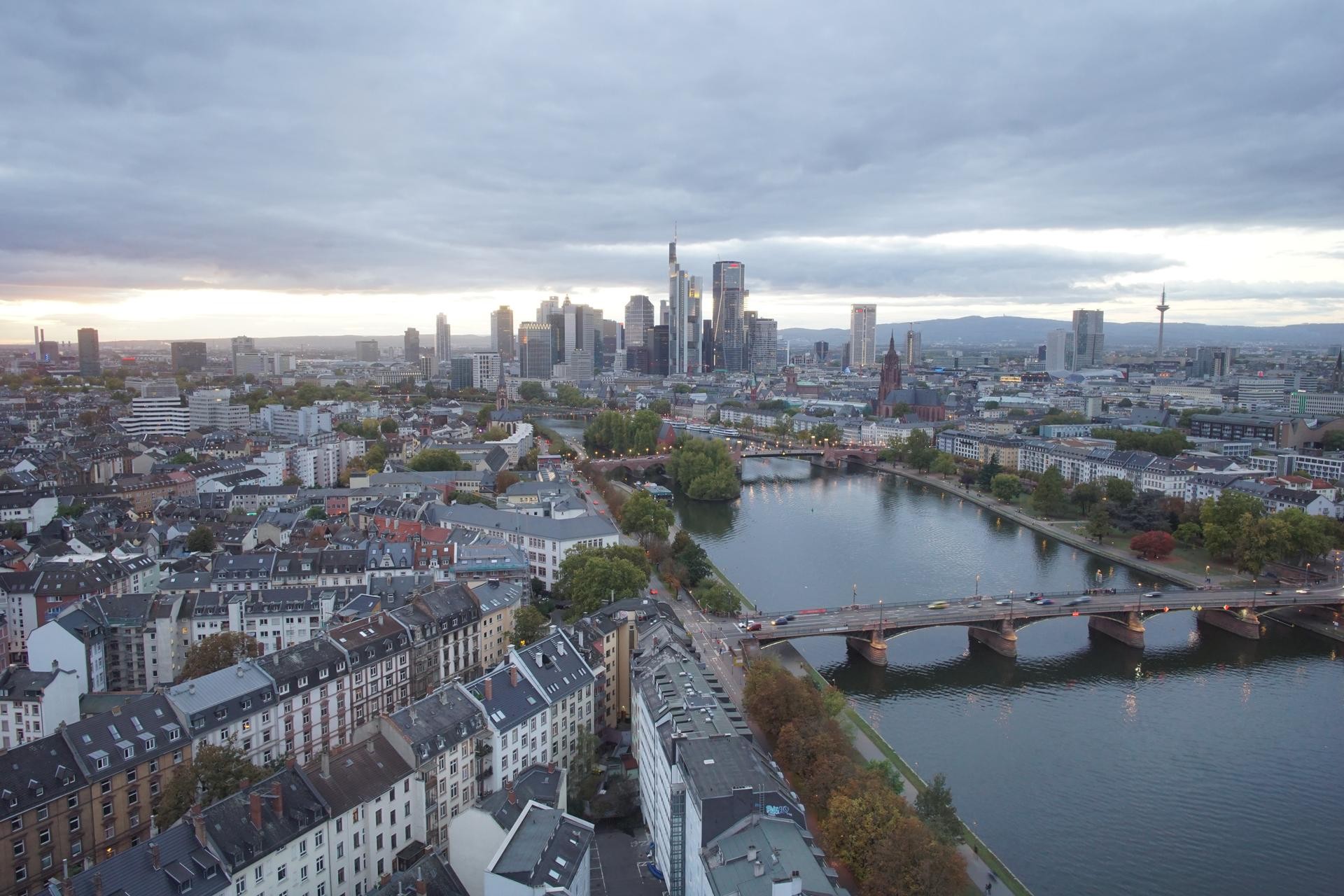 Archived image Webcam Panoramic View over to the Skyline of Frankfurt